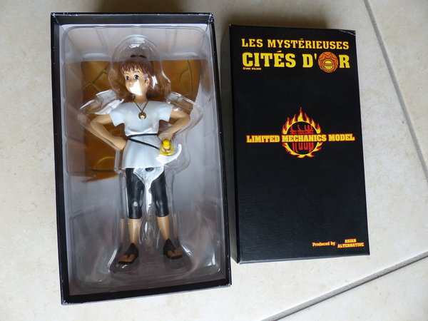 esteban-asian-box.JPG (2.81 Mio) Vu 10481 fois Esteban + socle, dans leur boite + protections