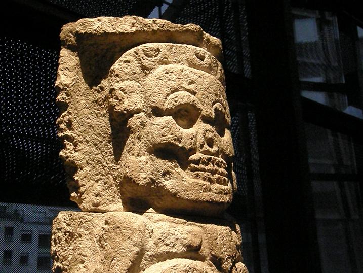 Statue maya au Quai Branly.jpg